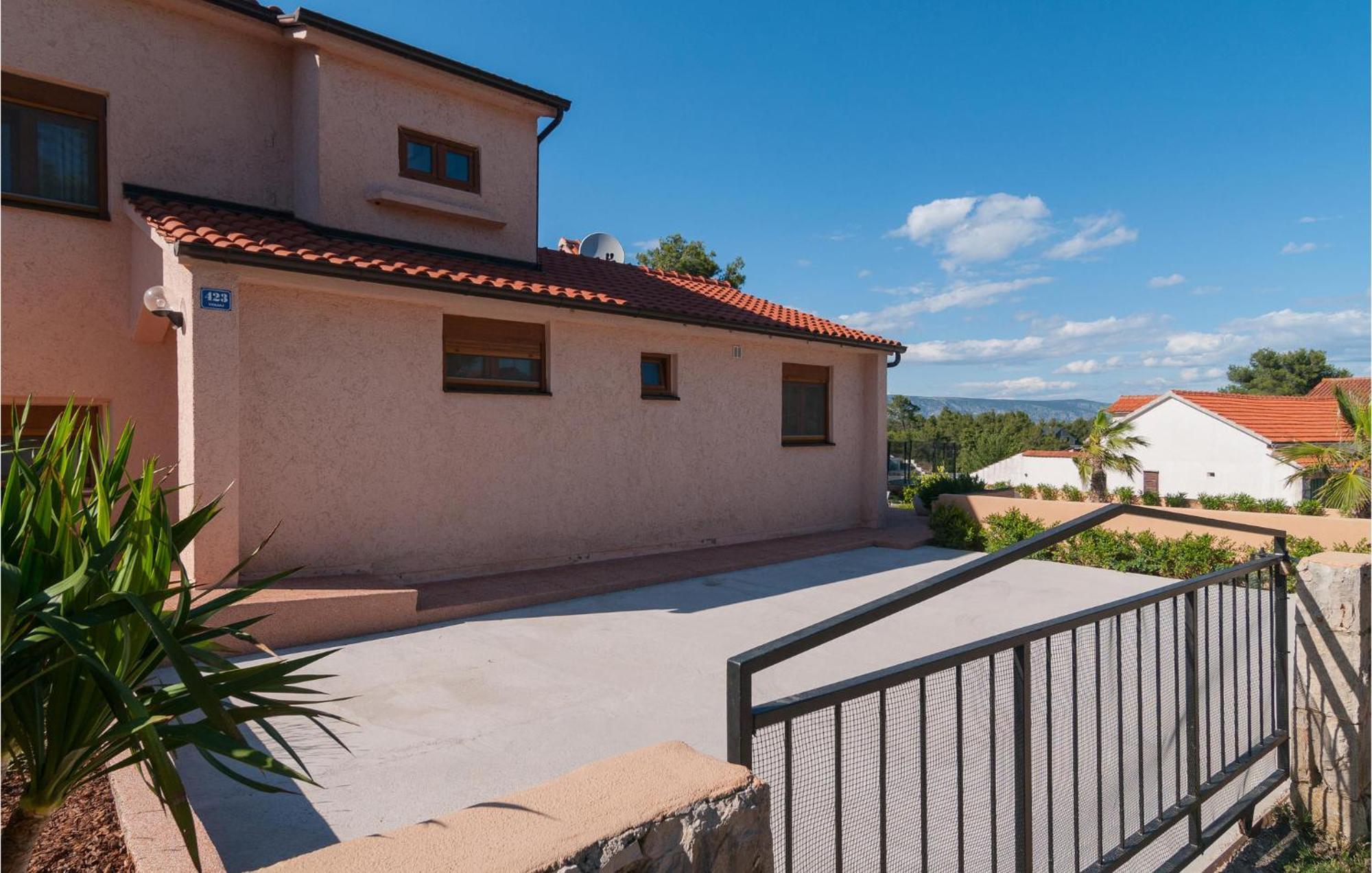 Cozy Home In Mudri Dolac With Kitchen Basina Exterior photo