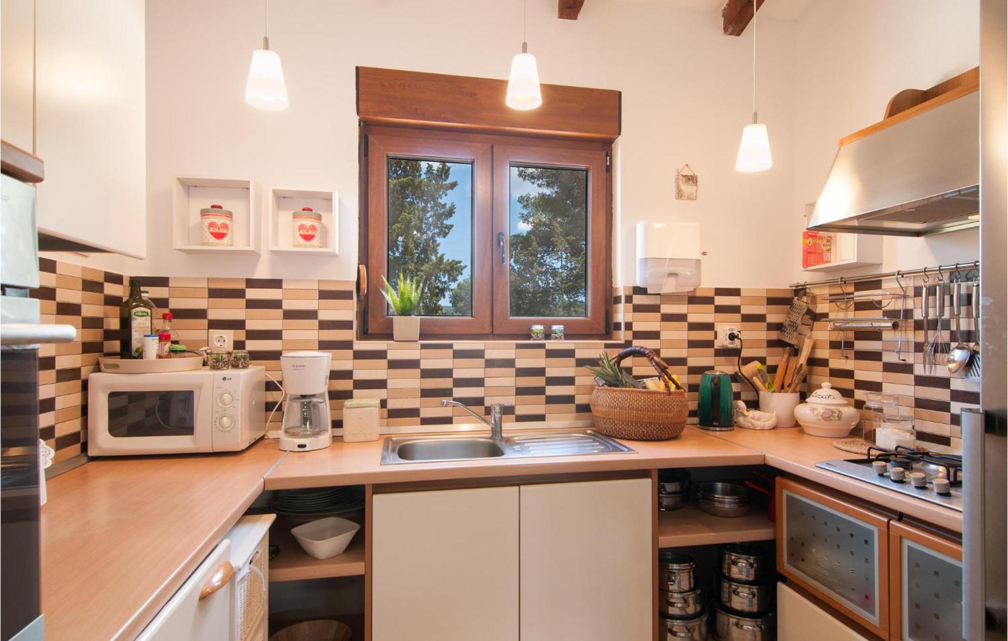 Cozy Home In Mudri Dolac With Kitchen Basina Exterior photo